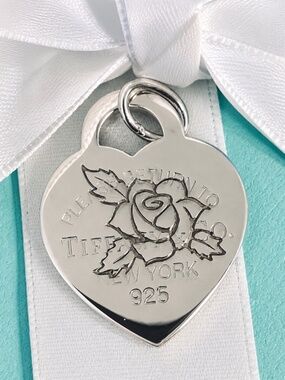 Tiffany & Co Return to Tiffany Rose Heart Charm 925  Limited Edition New
